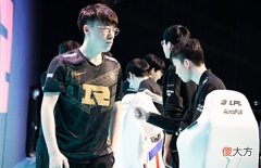 【游戏迷】RNG全队重返训练室，Bin状态神勇，小虎秀出英雄池