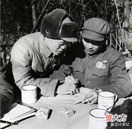 【历史故事】邓华参加干部会议，被安排台下就座，军区司令邀请他到主席台就座