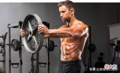 爆炸的三角肌 强大的三角肌