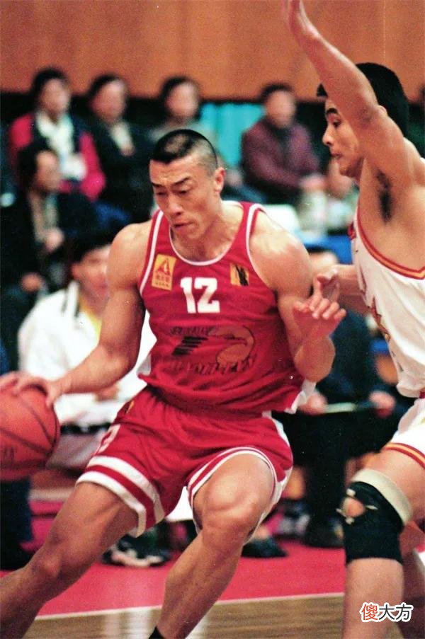 答球迷：马健当年纵跳真的有102cm吗？卡特能摸篮板上沿吗？