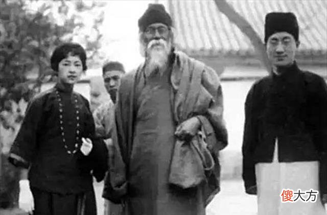 【历史故事】清纯才女林徽因人设崩塌，她真正的样子：嗜酒如命、烟不离手