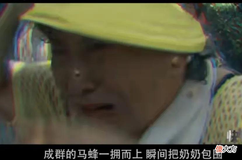 男孩手机充电 手机电池充电