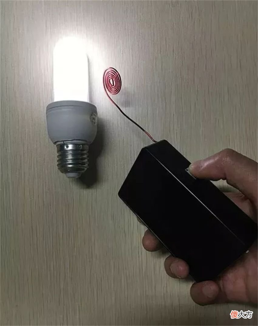 为什么要在防盗门内竖插一把钥匙 防盗门里面插了一把钥匙