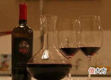 喝葡萄酒有益健康吗 葡萄酒能促进血液循环的原因