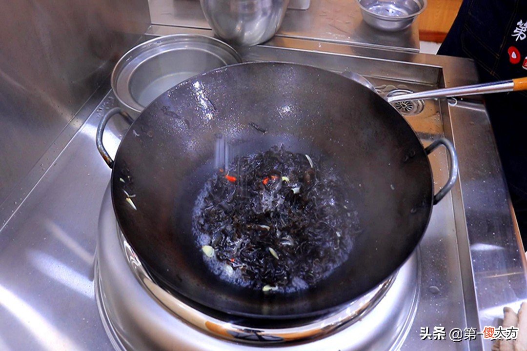 木耳扔掉也不能隔夜吃 木耳可以放隔夜吃吗
