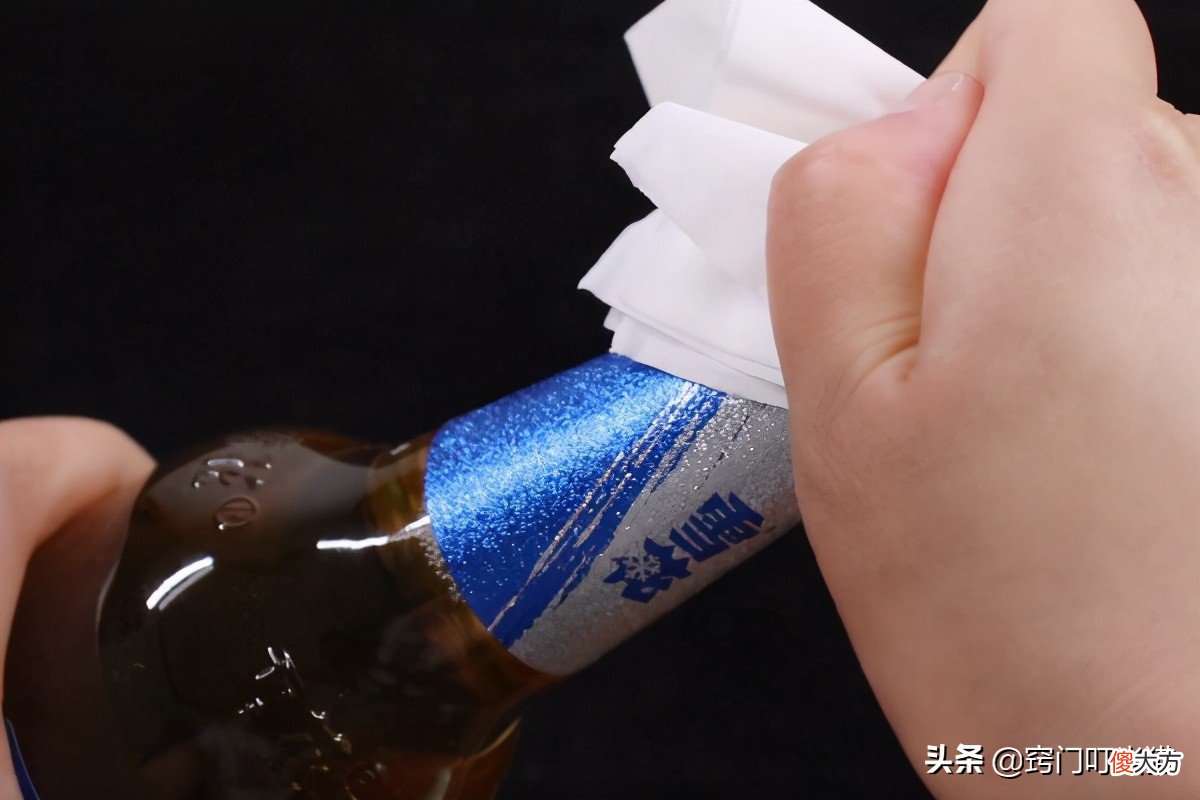 喝了20年啤酒才明白，用手就能拧开啤酒瓶盖，方法一看就能学会