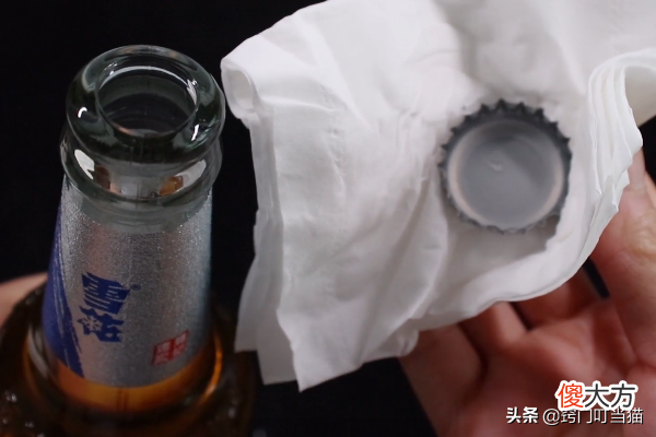 喝了20年啤酒才明白，用手就能拧开啤酒瓶盖，方法一看就能学会