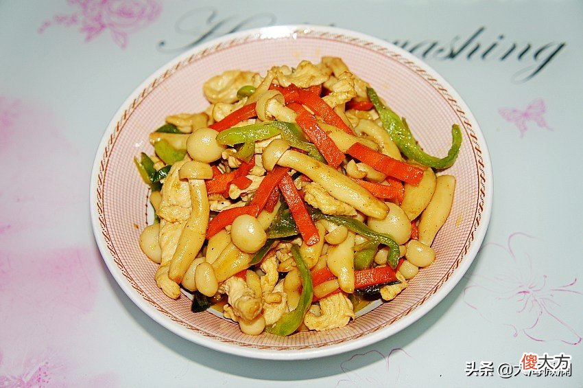 鸡胸肉与白玉菇是绝配 鸡胸肉配玉米