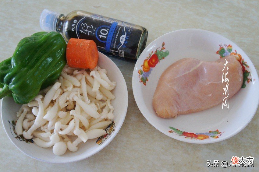 鸡胸肉与白玉菇是绝配 鸡胸肉配玉米