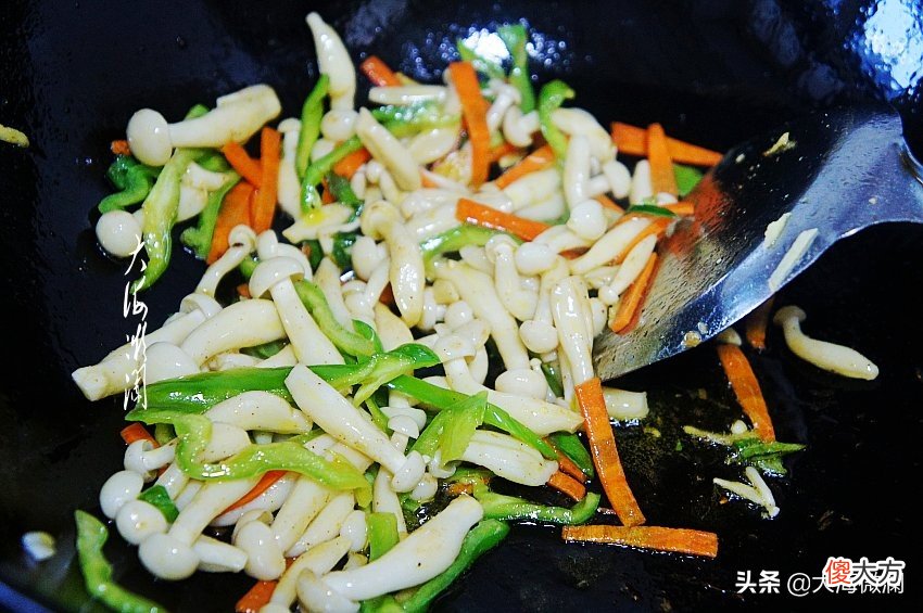 鸡胸肉与白玉菇是绝配 鸡胸肉配玉米