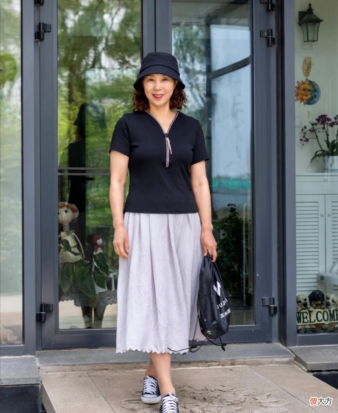 【时尚一点】千金难买老来瘦?这位60岁+的阿姨身材微胖,凭穿搭穿出优雅气质