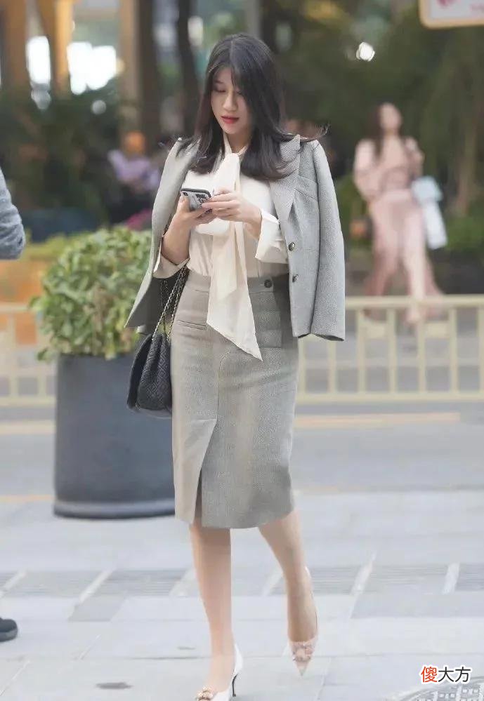 【时尚一点】白衬衫配高跟鞋气质优雅减龄,穿出曼妙身姿,丰满女人味十足!