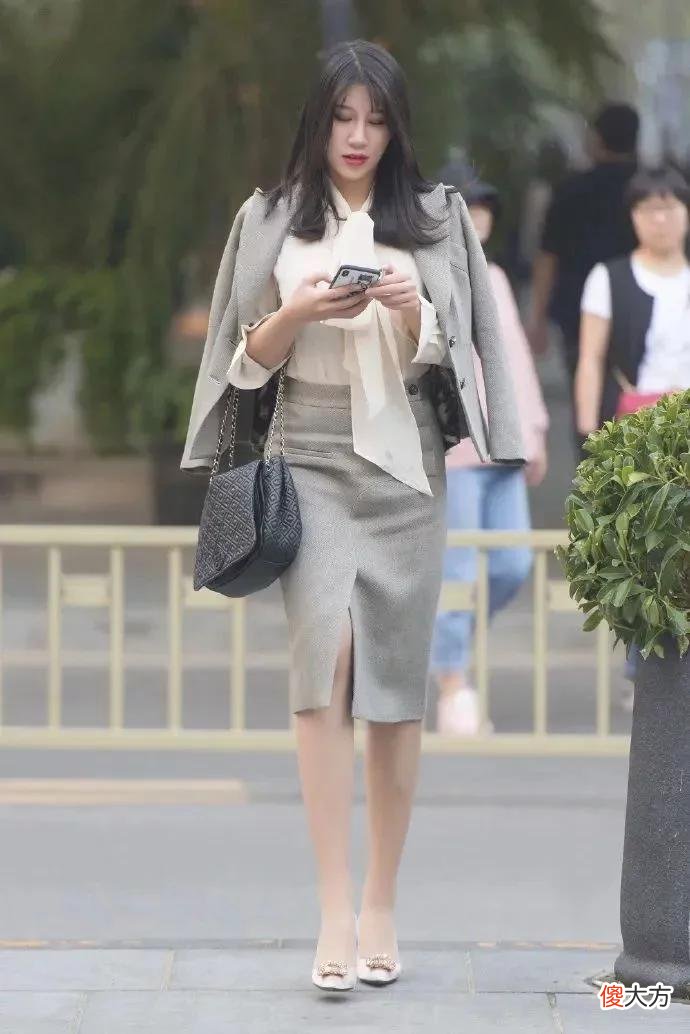 【时尚一点】白衬衫配高跟鞋气质优雅减龄,穿出曼妙身姿,丰满女人味十足!