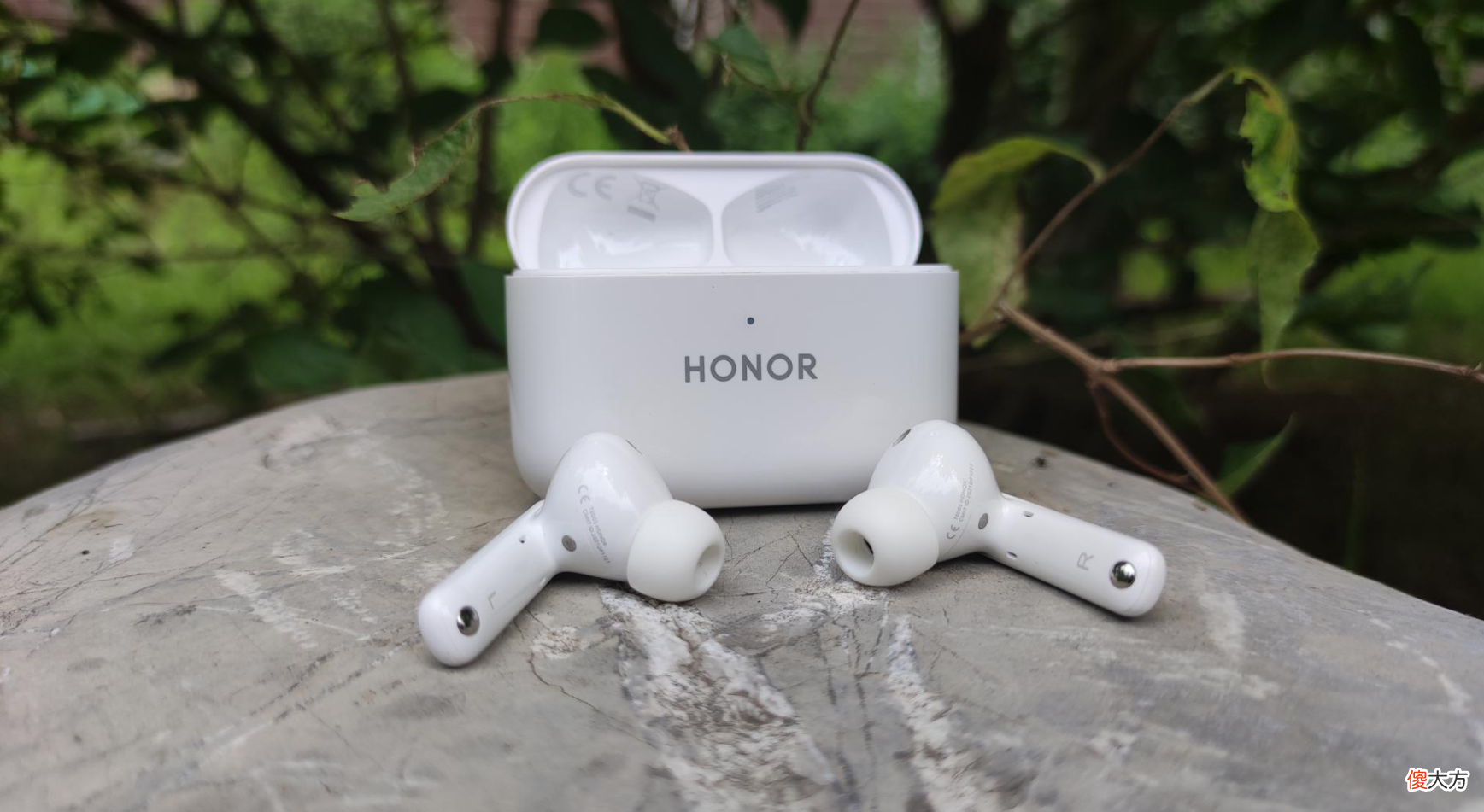 新荣耀第一款TWS蓝牙耳机 蓝牙耳机TW20