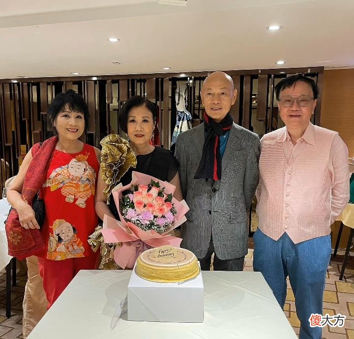 【时尚一点】汪明荃一家三口庆哩士婚，邀众老戏骨打扮隆重，干女儿素颜不讲究