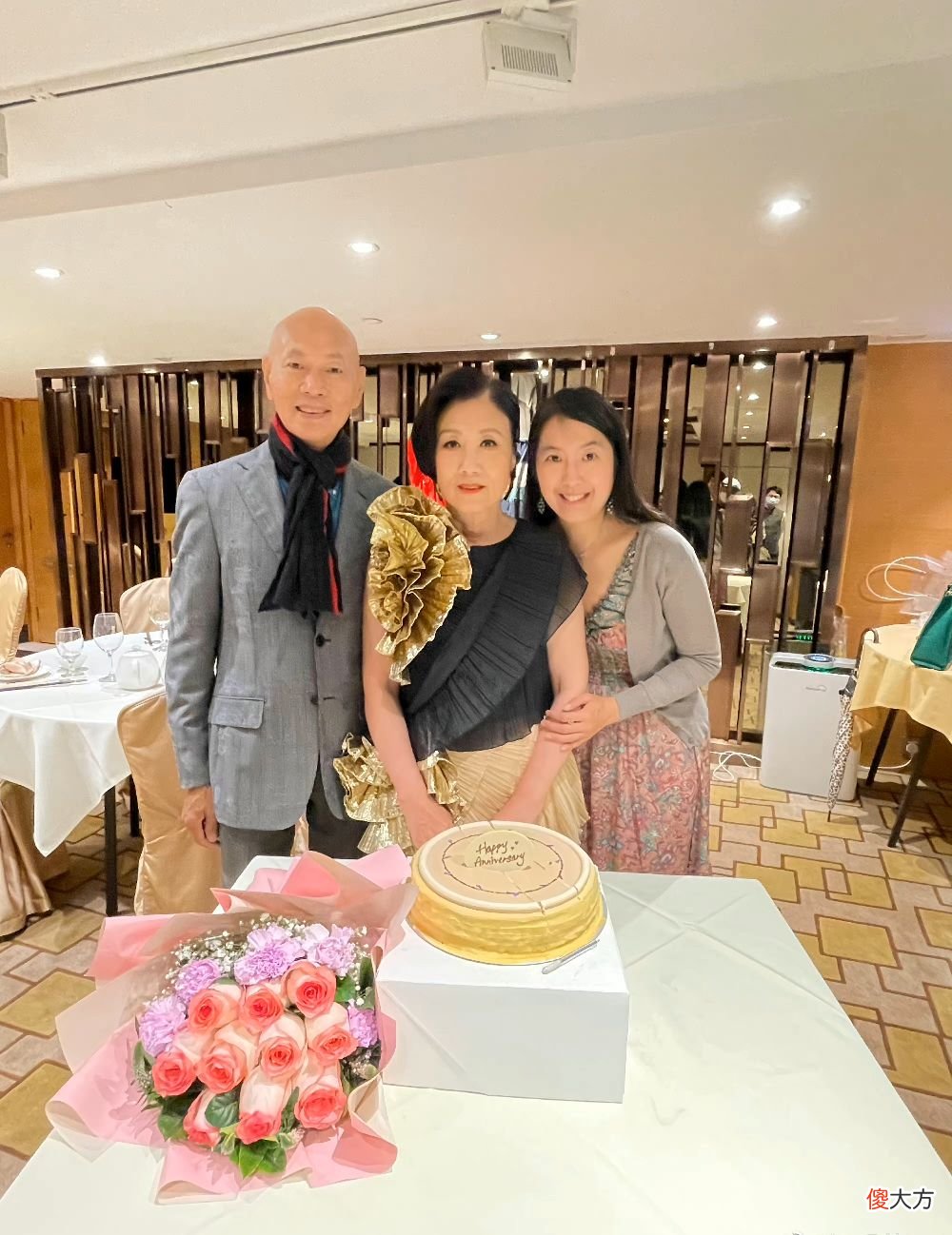 【时尚一点】汪明荃一家三口庆哩士婚，邀众老戏骨打扮隆重，干女儿素颜不讲究