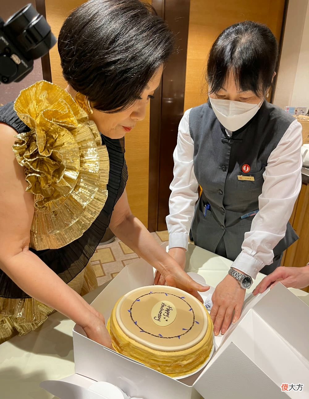 【时尚一点】汪明荃一家三口庆哩士婚，邀众老戏骨打扮隆重，干女儿素颜不讲究