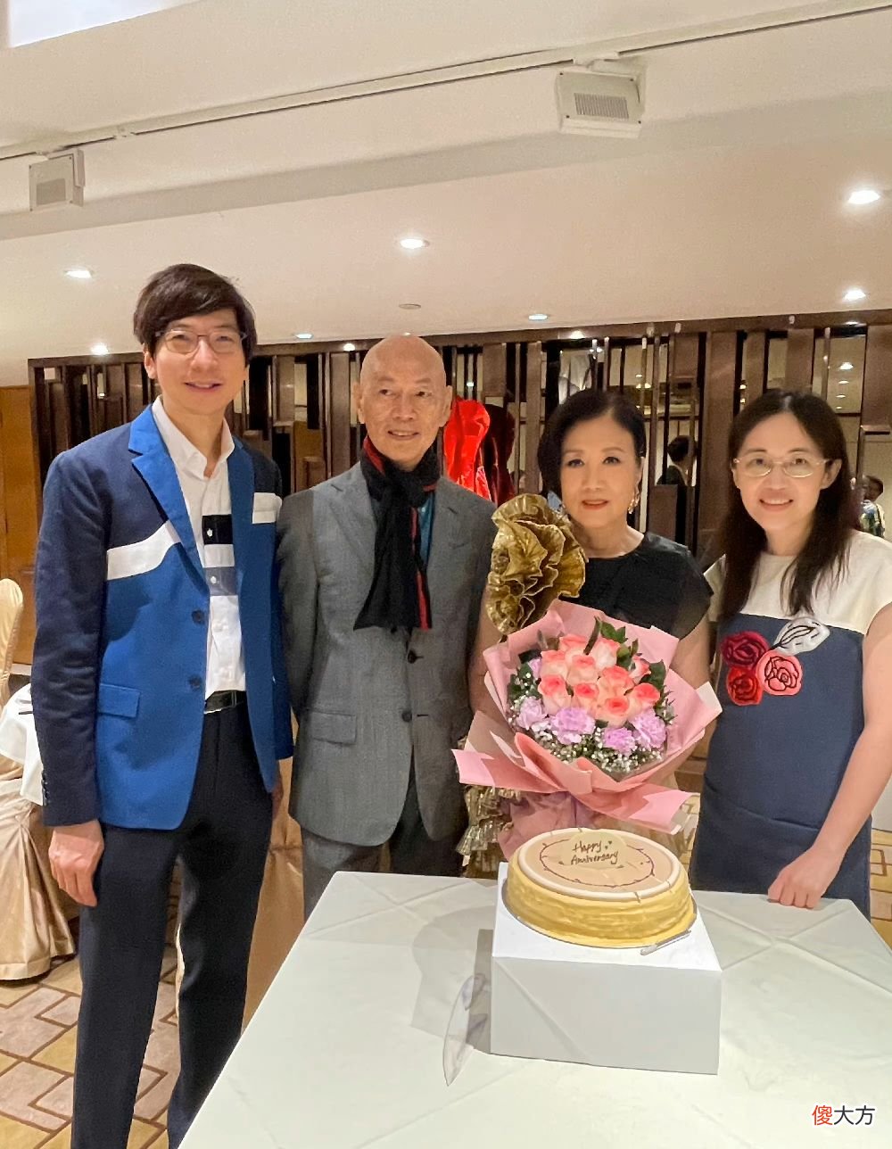 【时尚一点】汪明荃一家三口庆哩士婚，邀众老戏骨打扮隆重，干女儿素颜不讲究