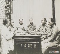【历史故事】晚清老照片：一妻五妾燕瘦环肥杏面桃腮，60岁老汉推车龇牙咧嘴