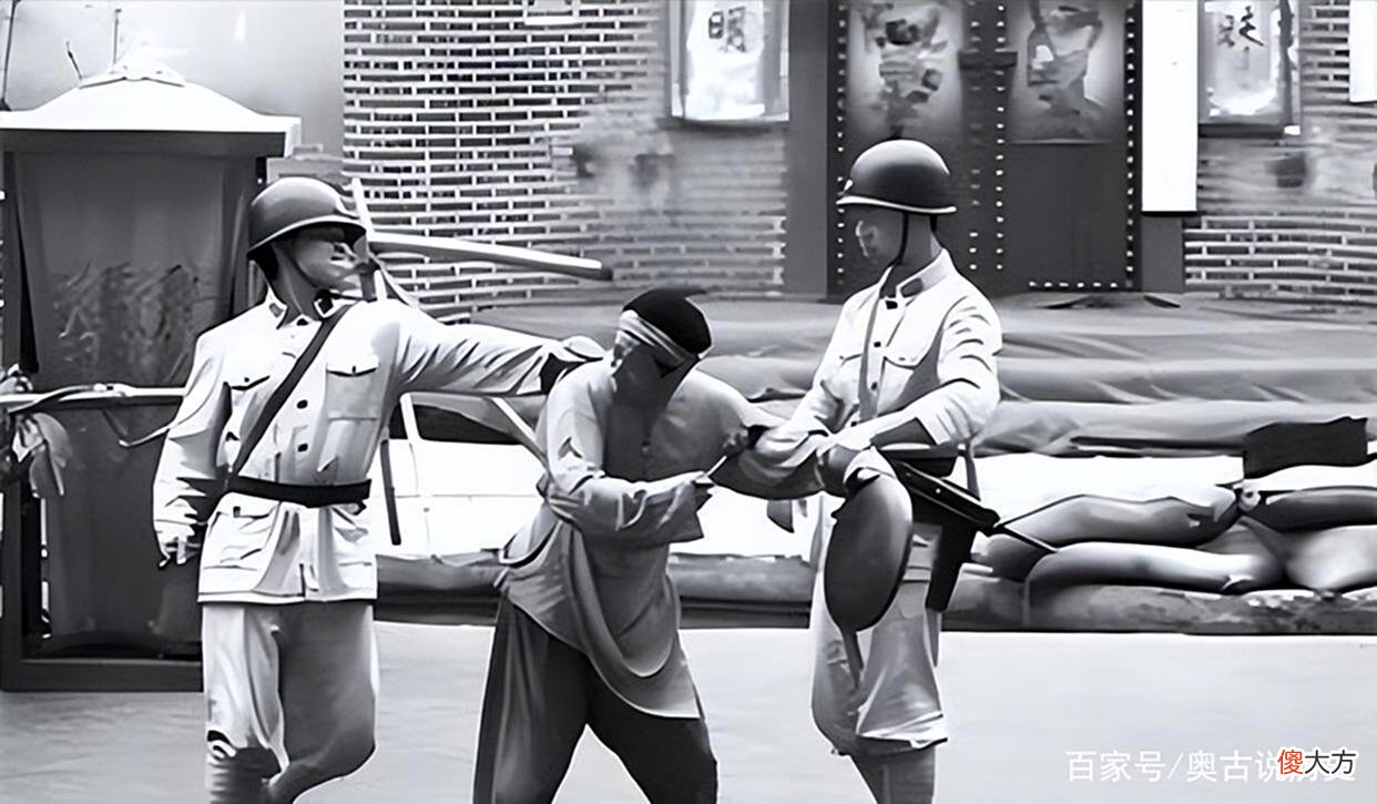 【历史故事】1952年，一连长看见电视里与主席握手的劳模，指荧幕大哭：我妻子