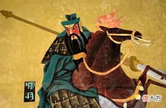 【历史故事】一生心高气傲的关羽，也曾为了救人向曹操下跪，救了谁？