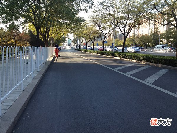 美国人修公路时，预埋的一层轮胎有什么用？我国为何不效仿？