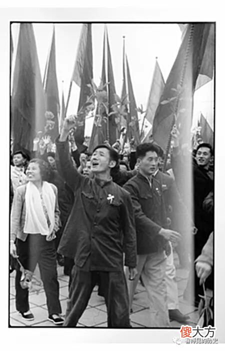 【爱历史】1957年的北京五一劳动节 五十万人参加了天安门前的游行