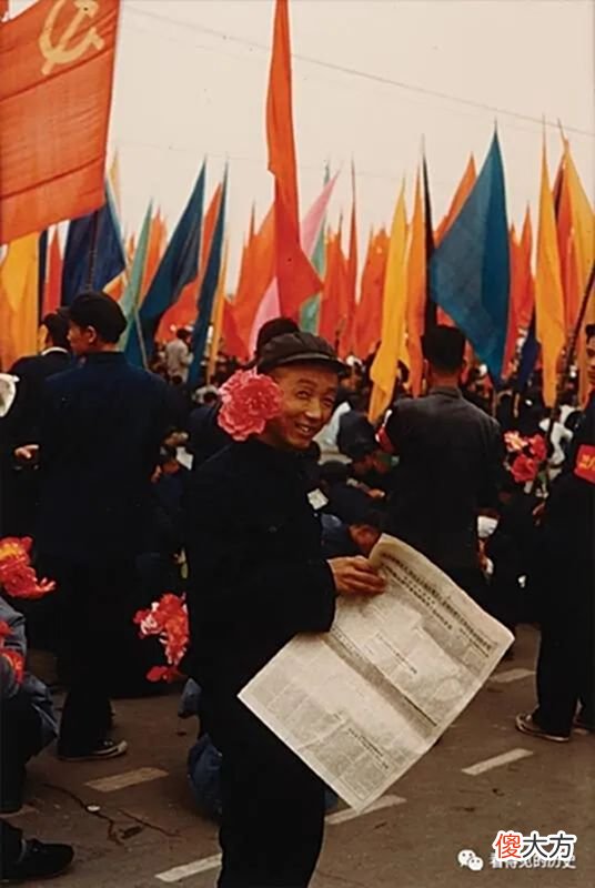 【爱历史】1957年的北京五一劳动节 五十万人参加了天安门前的游行