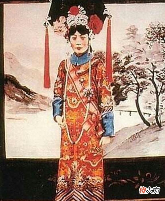 【历史故事】婉容入宫前和与溥仪结婚后的照片的惊人变化，要看到最后哦