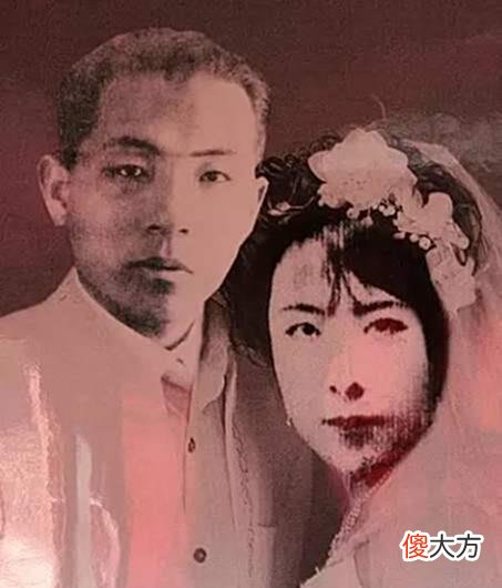 【历史故事】老照片:蒋经国头戴斗笠坐地上,图六14岁的张学良和18岁的妻子