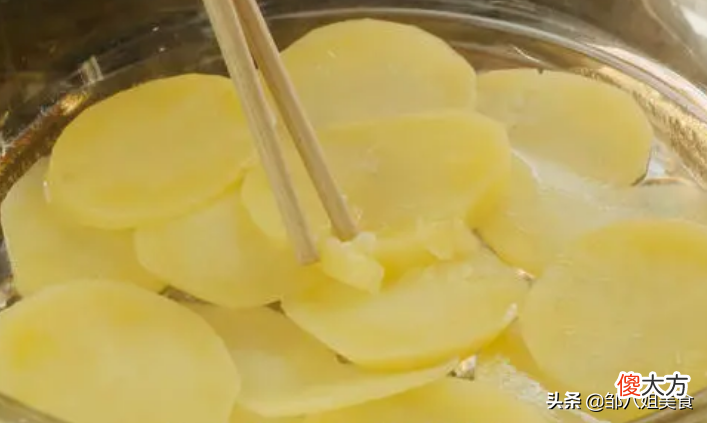 土豆发芽是吃掉还是丢掉 土豆发芽只能丢掉吗