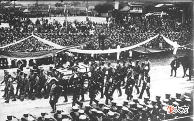 【爱历史】日本天皇去世后，要请中国出席葬礼，中国却用这4字回应