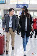 【时尚一点】惠若琪在老公身边真显高，穿衣休闲气场足，穿出运动员的气魄