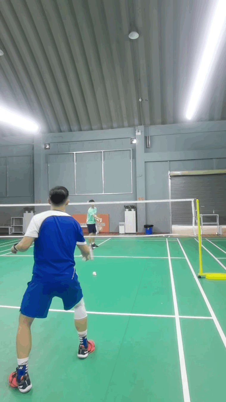 为什么学习羽毛球要先学高远球 羽毛球为什么要练高远球