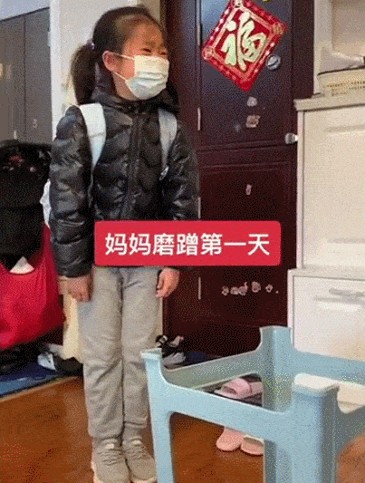 “摆烂式育儿”可以这么爽的吗？90后父母：但凡理你一下，算我输！