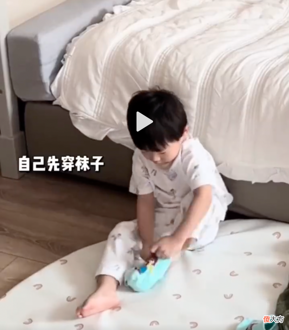 “摆烂式育儿”可以这么爽的吗？90后父母：但凡理你一下，算我输！