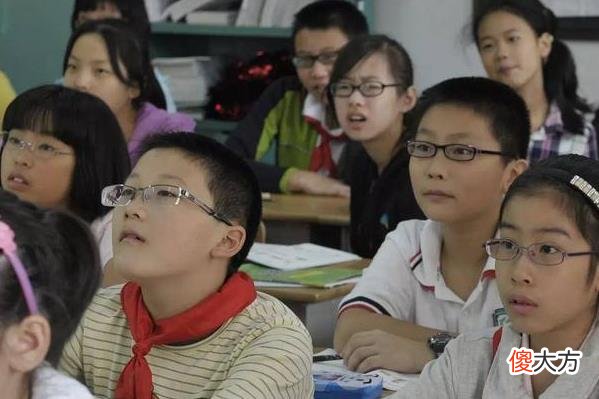 中学生藏手机花样百出 学生如何藏手机