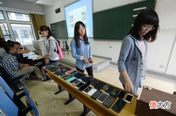 中学生藏手机花样百出 学生如何藏手机