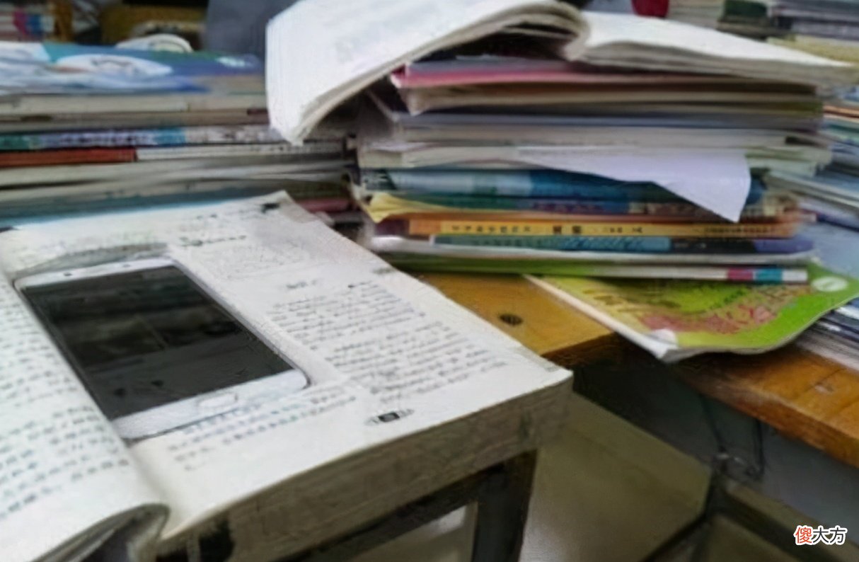中学生藏手机花样百出 学生如何藏手机