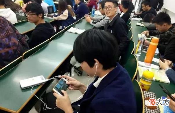 中学生藏手机花样百出 学生如何藏手机