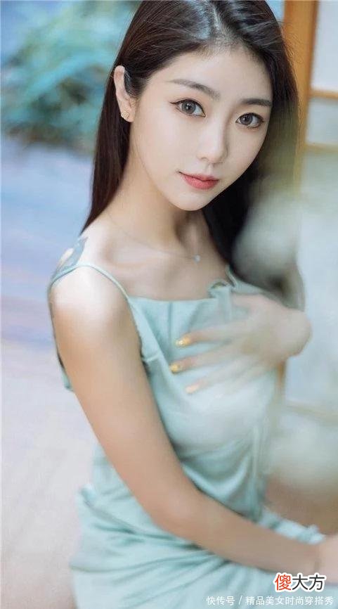 【时尚一点】五月——春未尽，夏初临，吊带裙简约百搭，走在街上回头率满满