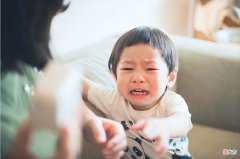 家有2-3岁的孩子，分分钟让人哭笑不得，传授5招帮你顺利度劫