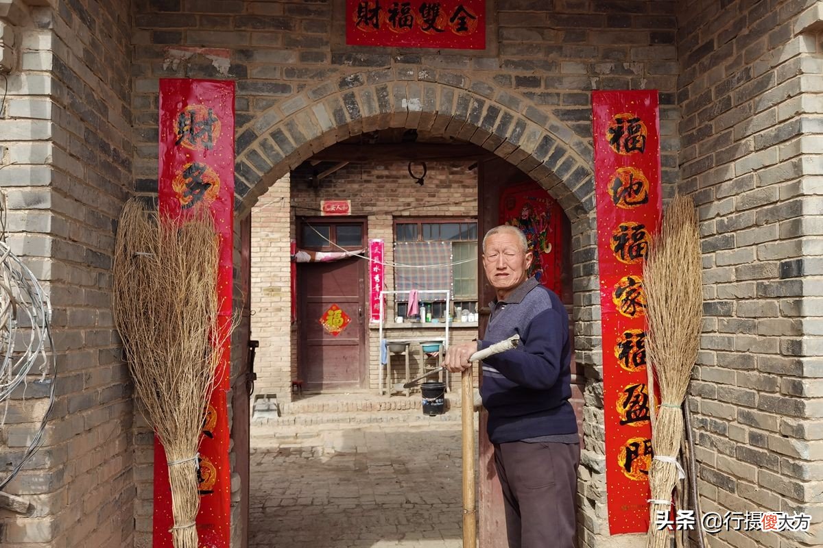 种1亩苹果养2只羊 果园养羊一亩地多少只
