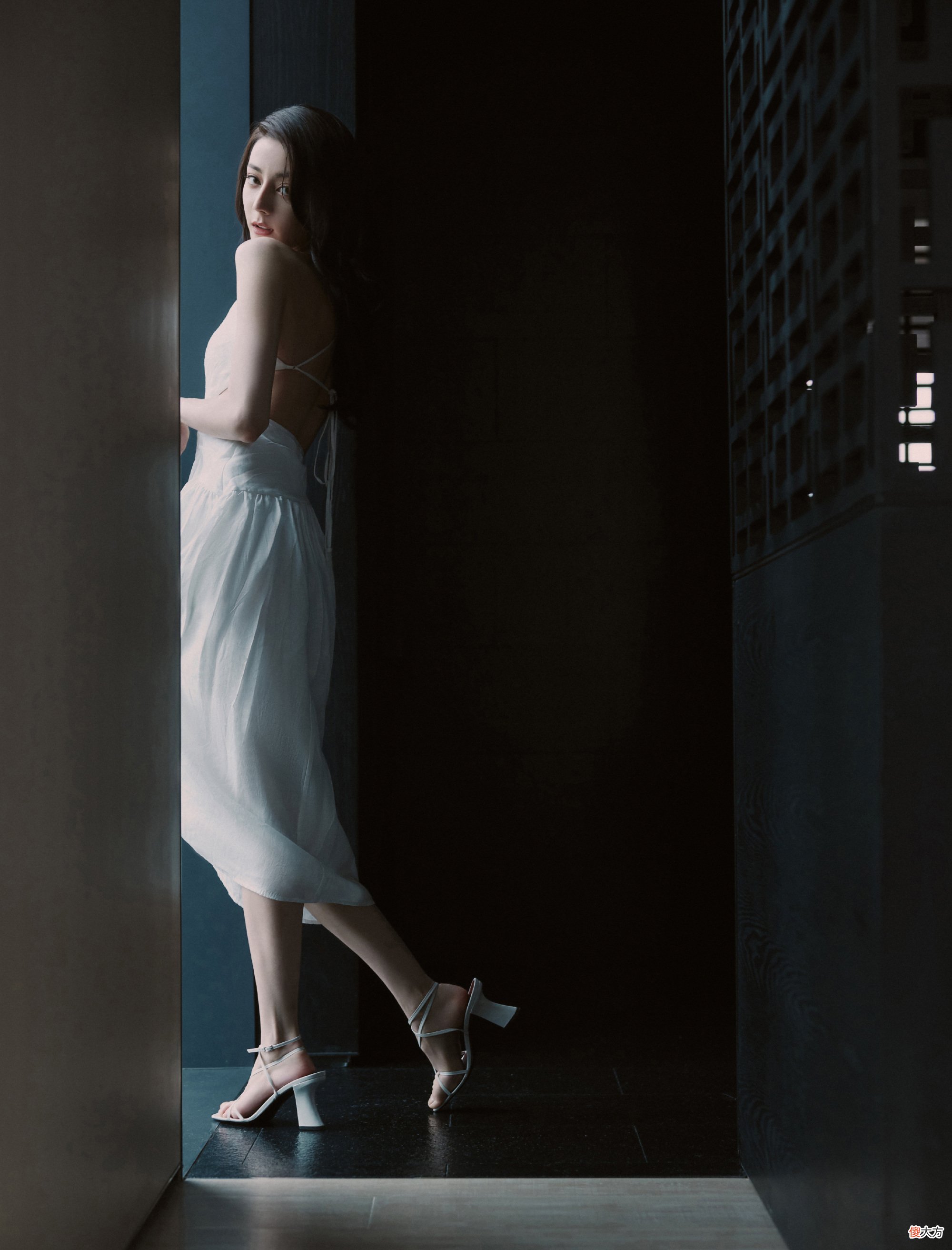 【时尚一点】礼服还得看热巴的穿搭！性感优雅的女人味搭配，尽显S曲线