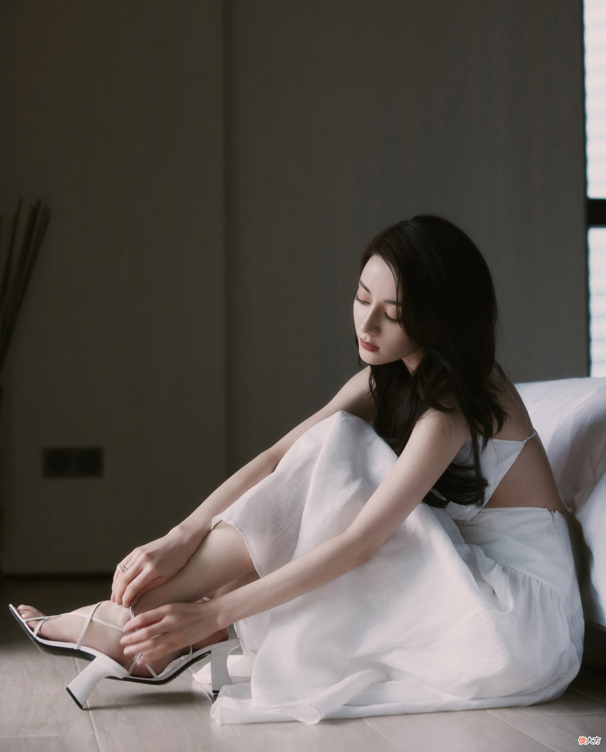 【时尚一点】礼服还得看热巴的穿搭！性感优雅的女人味搭配，尽显S曲线