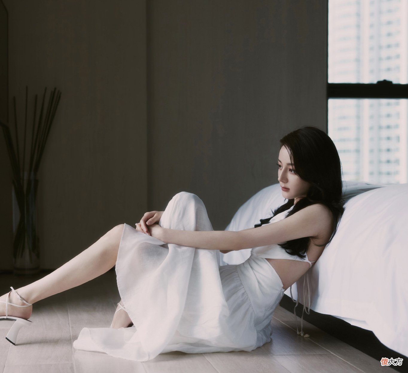 【时尚一点】礼服还得看热巴的穿搭！性感优雅的女人味搭配，尽显S曲线