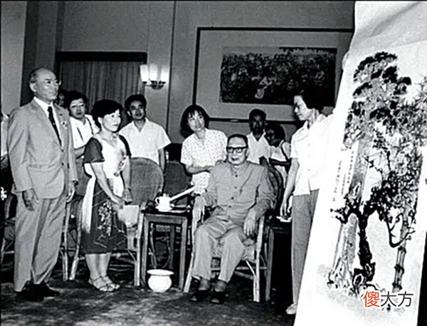 【爱历史】1980年一日本女士对聂荣臻跪下，深情叫道：父亲，聂荣臻瞬间泪目