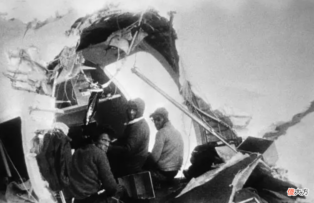 安第斯空难奇迹：16位幸存者，靠吃同伴遗体，苦苦支撑了72天