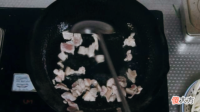 为啥很多饭店把芹菜炒杏鲍菇当做招牌菜?试着炒一次,真能吃上瘾