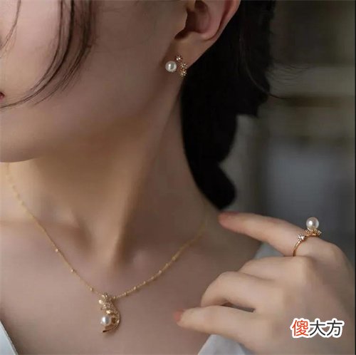 浅冷型人适合哪些颜色的珠宝 浅冷型人适合什么颜色